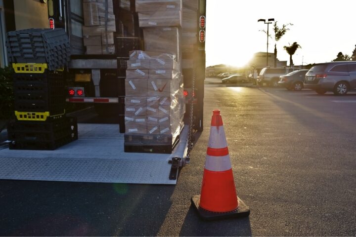 lift gate delivery service